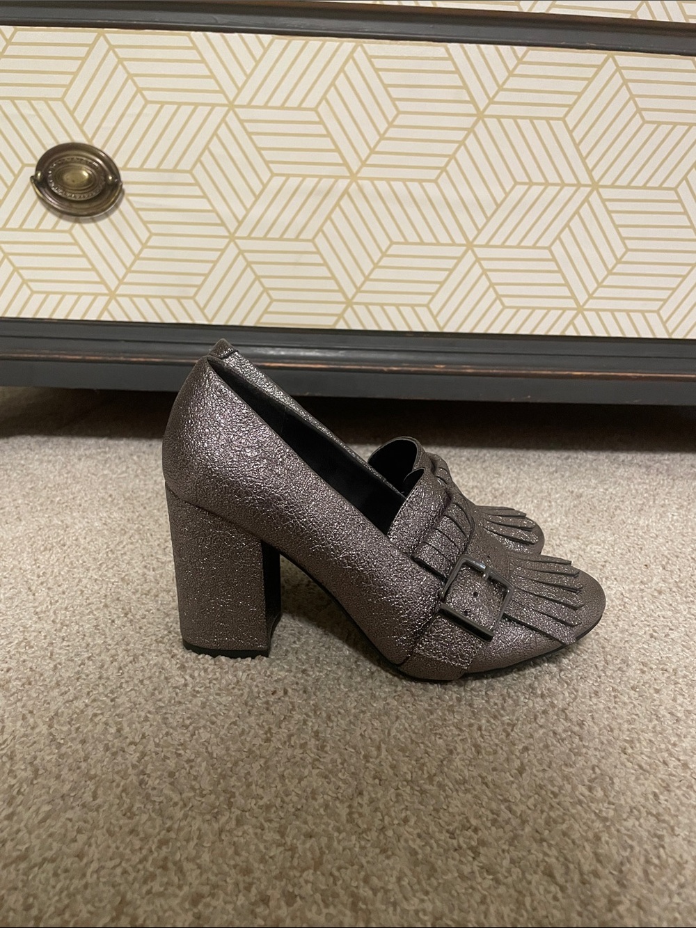 NWOT Kenneth Cole Reaction New York Macey Tailored Metallic Buckle Pumps SZ